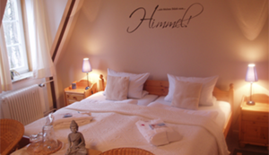 Wellness Schlösschen Bötzelberg
Wellness Schlösschen Bötzelberg Spabereich
Wellness Schlösschen Bötzelberg Terrasse
Wellness Schlösschen Bötzelberg Turmzimmer
Wellness Schlösschen Bötzelberg Ansicht