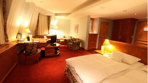 Waldhaus Reinbek in Reinbek
Waldhaus Reinbek
Waldhaus Reinbek Hotelzimmer
Waldhaus Reinbek Restaurant
Waldhaus Reinbek Hotelbar