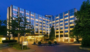 Wellnesshotel Ruhrgebiet Sheraton Essen Hotel
Sheraton Essen Hotel Restaurant
Sheraton Essen Hotel Bar
Sheraton Essen Hotel SPA-Bereich
Sheraton Essen Hotel Hotelzimmer