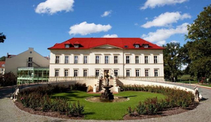 Golf und Wellnesshotel Schloss Teschow
Golf und Wellnesshotel Schloss Teschow Kaveliershaus „von Blücher“
Golf und Wellnesshotel Schloss Teschow Hotelzimmer
Golf und Wellnesshotel Schloss Teschow Gutsschänke „von Blücher“
Golf und Wellnesshotel Schloss Teschow Außenpool