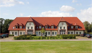 Golf und Wellnesshotel Schloss Teschow 
Golf und Wellnesshotel Schloss Teschow Kaveliershaus „von Blücher“
Golf und Wellnesshotel Schloss Teschow Hotelzimmer
Golf und Wellnesshotel Schloss Teschow Gutsschänke „von Blücher“
Golf und Wellnesshotel Schloss Teschow Außenpool