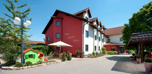 Hotel Bei den Tongruben in Neuberg
Hotel Bei den Tongruben Hotelzimmer
Hotel Bei den Tongruben Fitness-Insel
Hotel Bei den Tongruben Entspannungsoase
Hotel Bei den Tongruben Ansicht