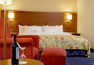 Wellnesshotel Bochum Courtyard by Marriott Bochum Stadtpark
Courtyard by Marriott Bochum Stadtpark Lobby
Courtyard by Marriott Bochum Stadtpark Hotelzimmer
Courtyard by Marriott Bochum Stadtpark green olive
Courtyard by Marriott Bochum Stadtpark qbocy business