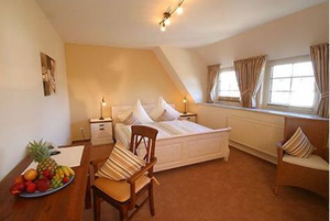 Inselhotel Kapitän Tadsen Wellnesshotel Amrum
Inselhotel Kapitän Tadsen
Inselhotel Kapitän Tadsen Hotelzimmer
Inselhotel Kapitän Tadsen Wellnessbereich
Steenodde auf der Insel Amrum